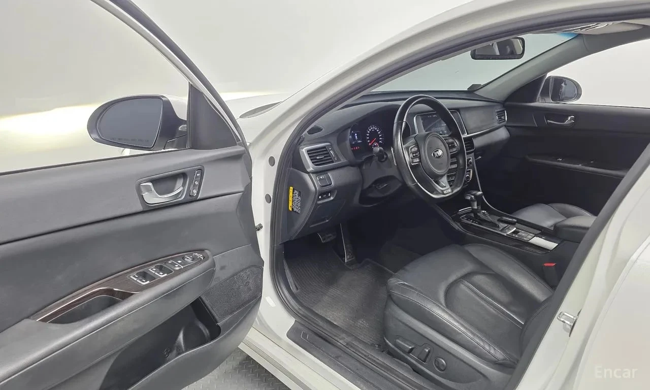 Kia K5 LPI SX* ПОДГРЕВ* ОБДУХВАНЕ* 360* ПАНО* АВТОКРЕДИТ*, снимка 10 - Автомобили и джипове - 55977225