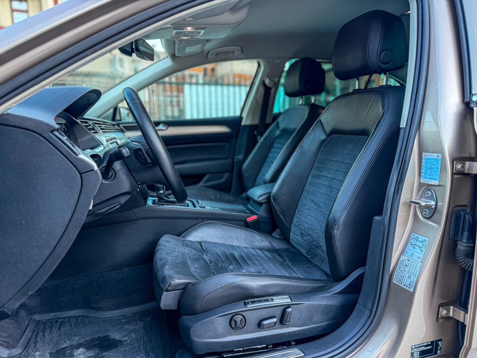 VW Passat DIGITAL* HIGHLINE* 2.0TDI* DSG* 4x4* FULL* TOP, снимка 10 - Автомобили и джипове - 55982165