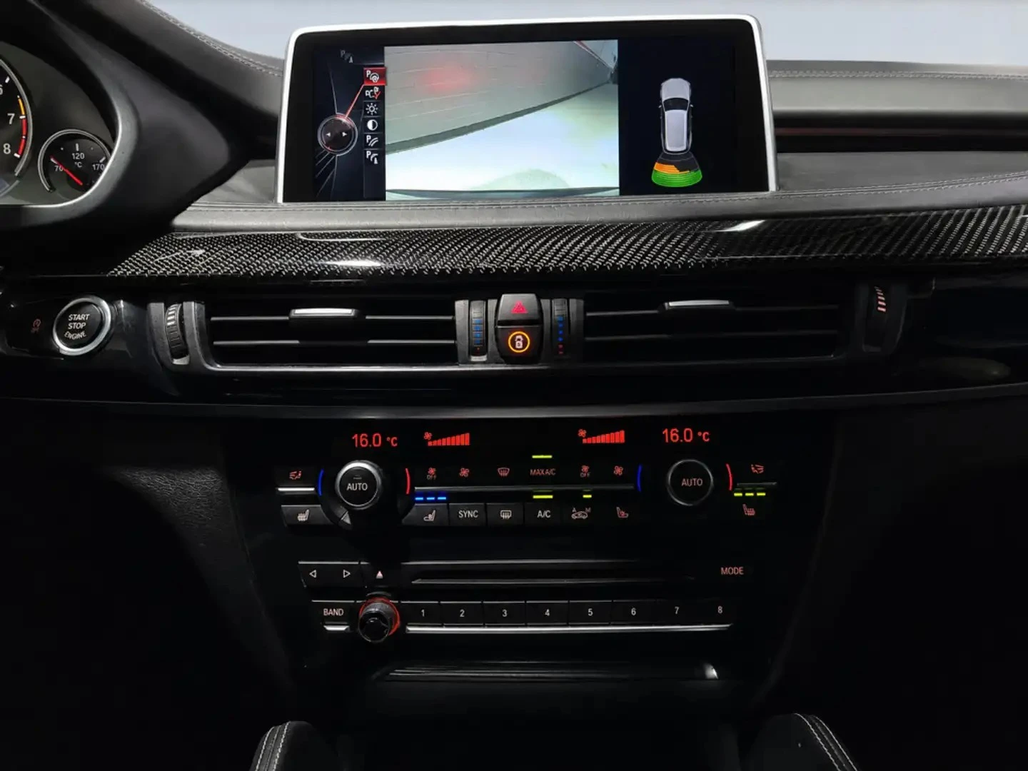 BMW X5M HUD* КАРБОН* НАВИ* ПАНО* КАМЕРА* CLEANCARFAX, снимка 16 - Автомобили и джипове - 56259886