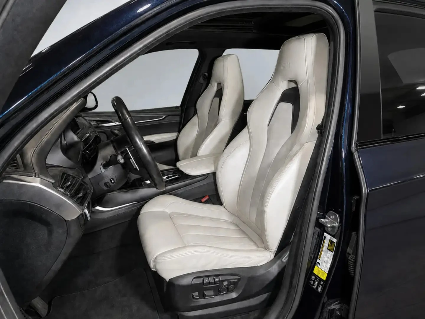 BMW X5M HUD* КАРБОН* НАВИ* ПАНО* КАМЕРА* CLEANCARFAX, снимка 8 - Автомобили и джипове - 56259886