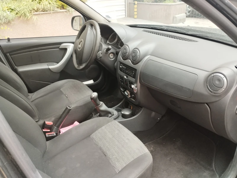 Dacia Duster 1.6i 16v BENZIN , снимка 6 - Автомобили и джипове - 53115183