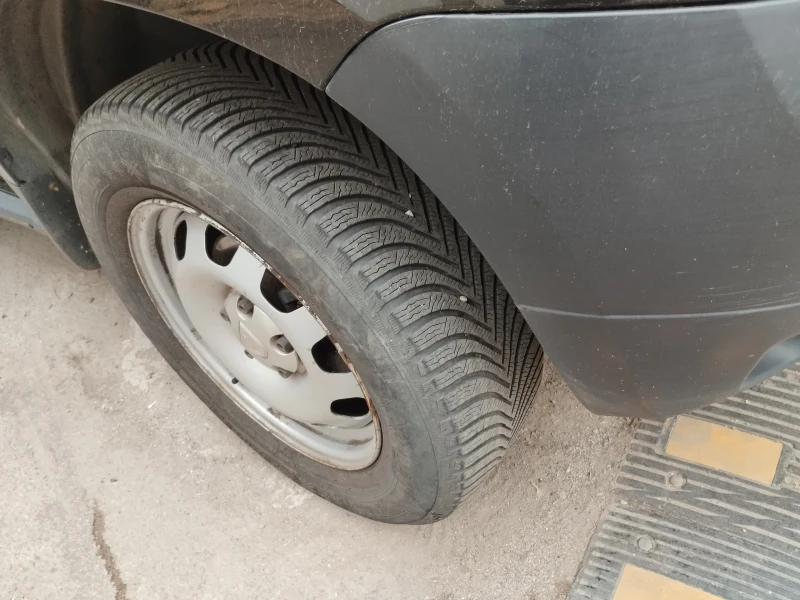 Dacia Duster 1.6i 16v BENZIN , снимка 9 - Автомобили и джипове - 53115183