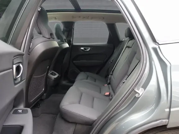 Volvo XC60 B5 AWD = Plus Dark = �������� | Mobile.bg � ����������� 12