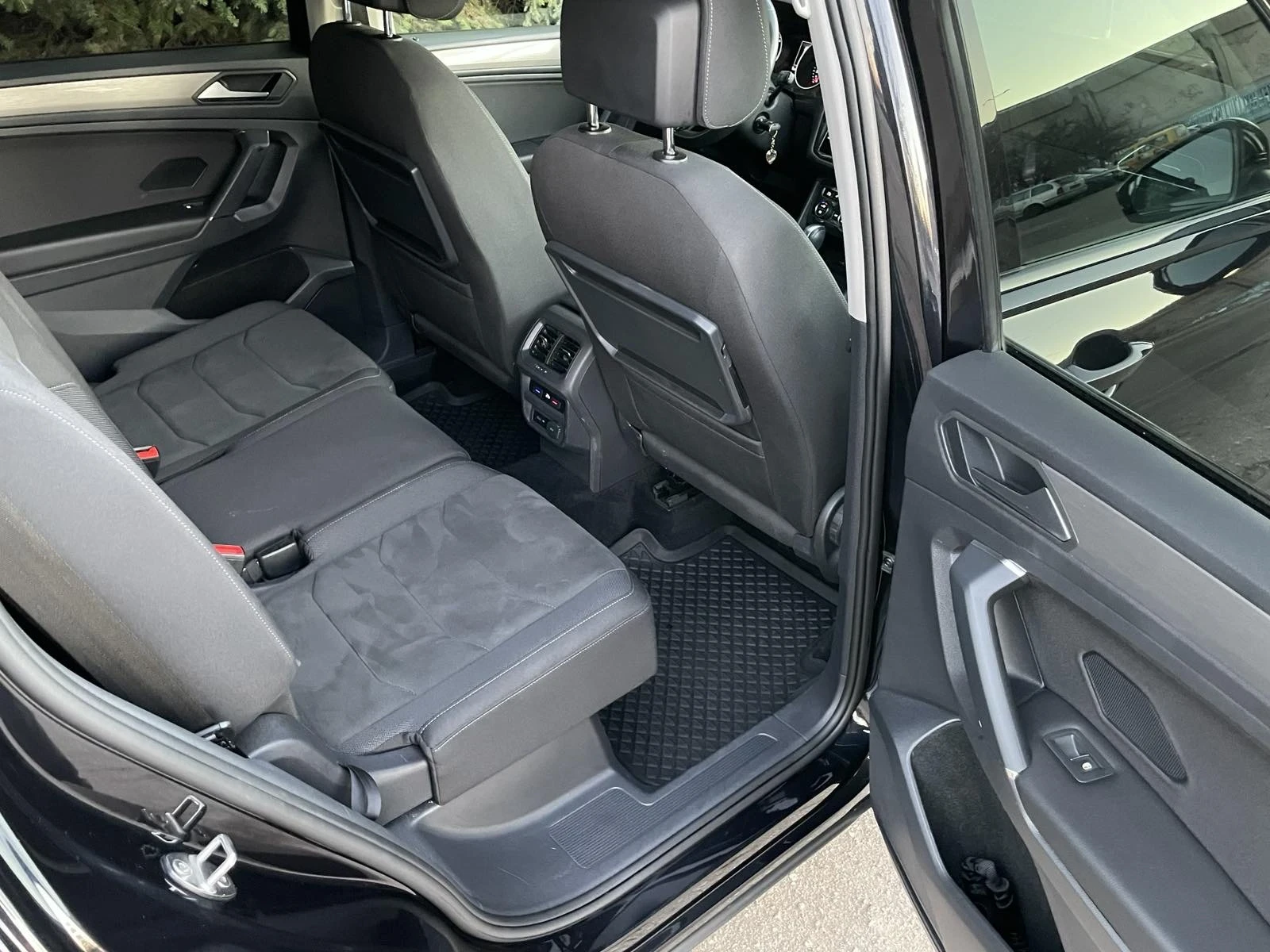 VW Tiguan Allspace 2.0-TSI/ 4 Motion/ CarAir play - изображение 10