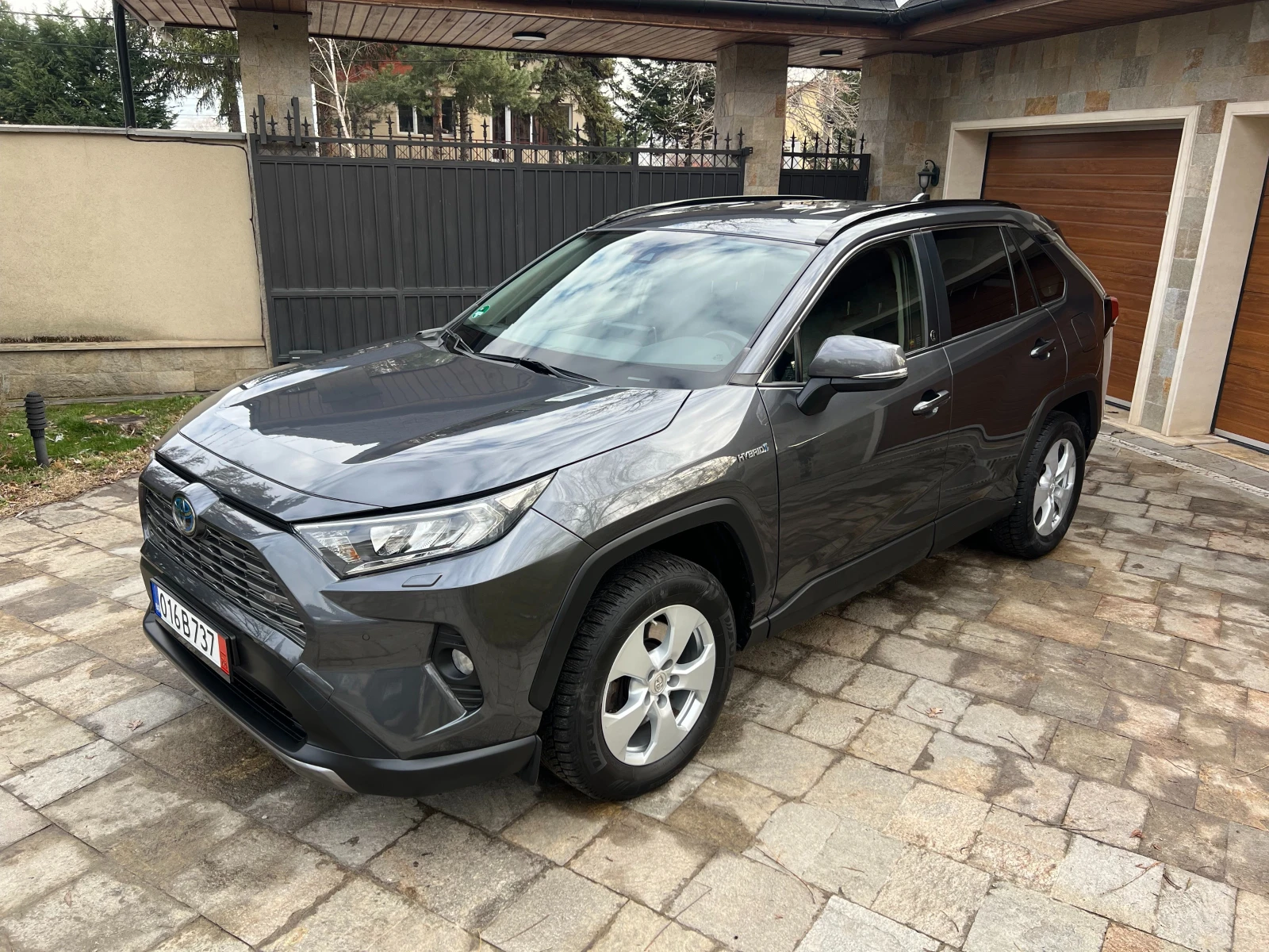 Toyota Rav4 2.5 HYBRID AWD - изображение 2