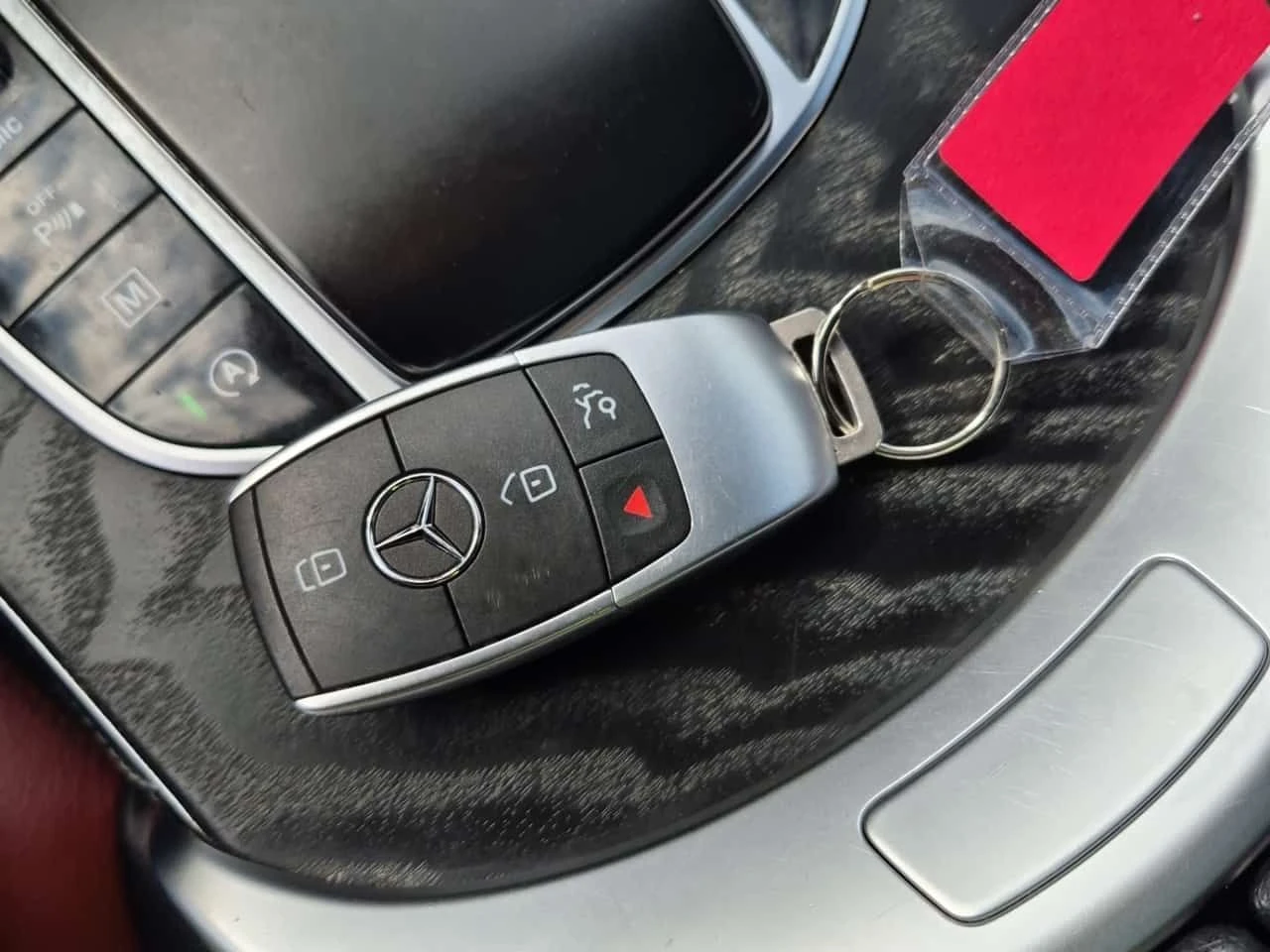 Mercedes-Benz GLC 300 ПОДГРЕВИ * ПАНО * KEYLESS * CARFAX, снимка 8 - Автомобили и джипове - 54383867