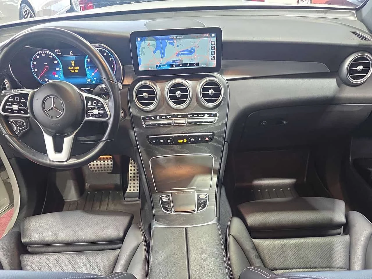 Mercedes-Benz GLC 300 4MATIC/ПАНОРАМА/ПОДГРЕВИ, снимка 9 - Автомобили и джипове - 54759262