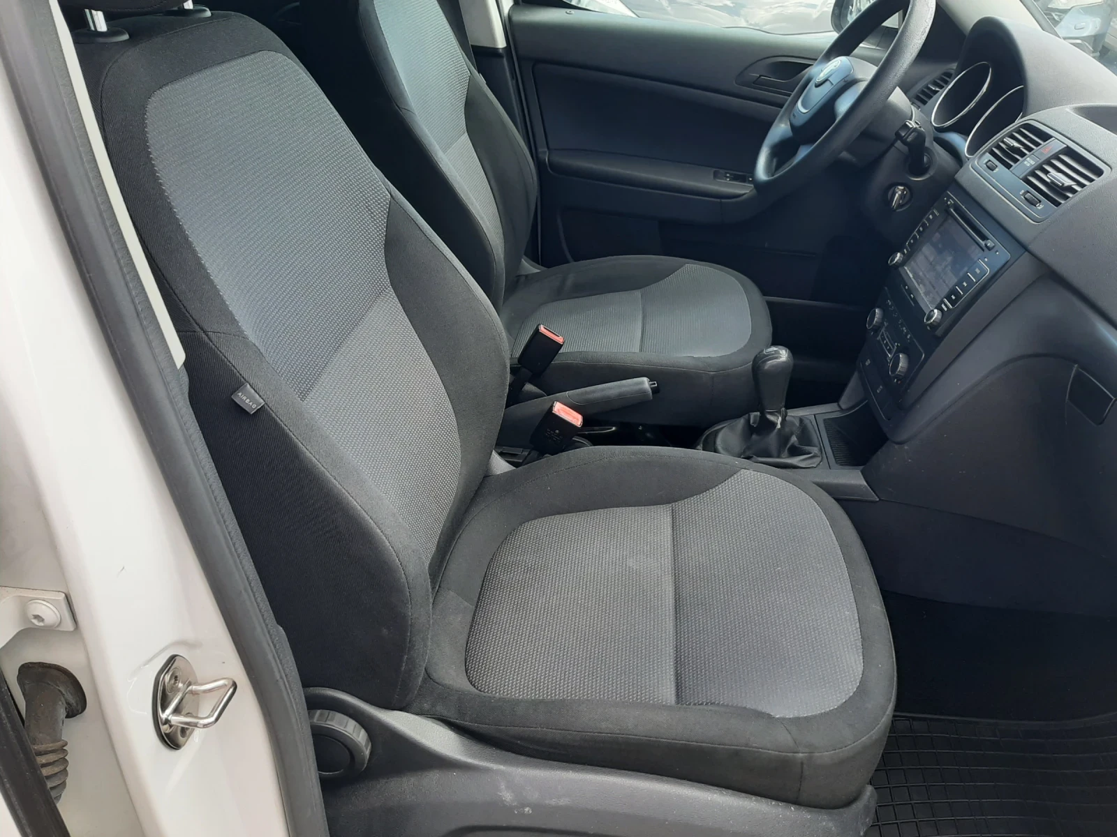 Skoda Yeti 2.0TDI NAVI, снимка 13 - Автомобили и джипове - 55038790