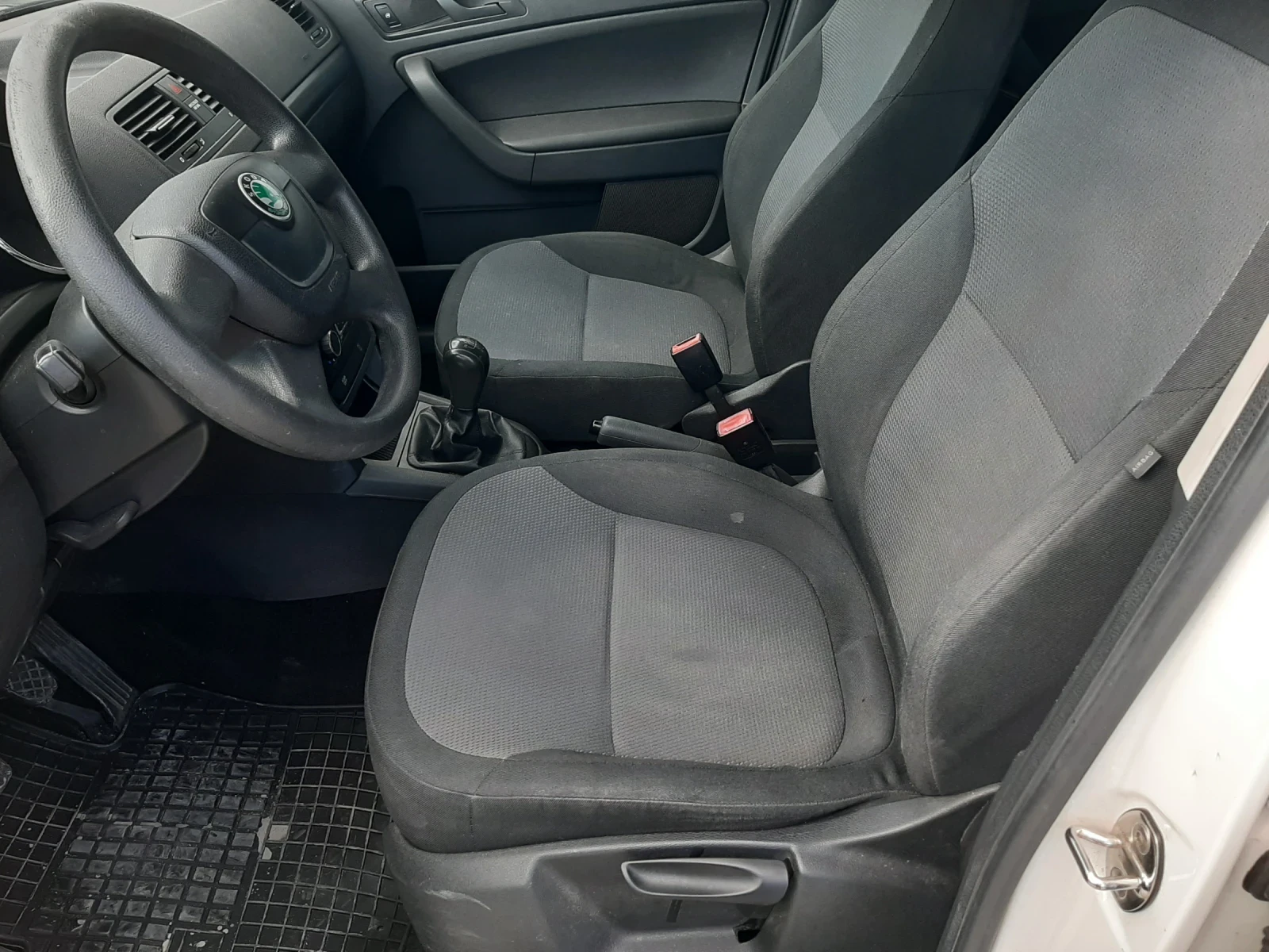 Skoda Yeti 2.0TDI NAVI, снимка 10 - Автомобили и джипове - 55038790