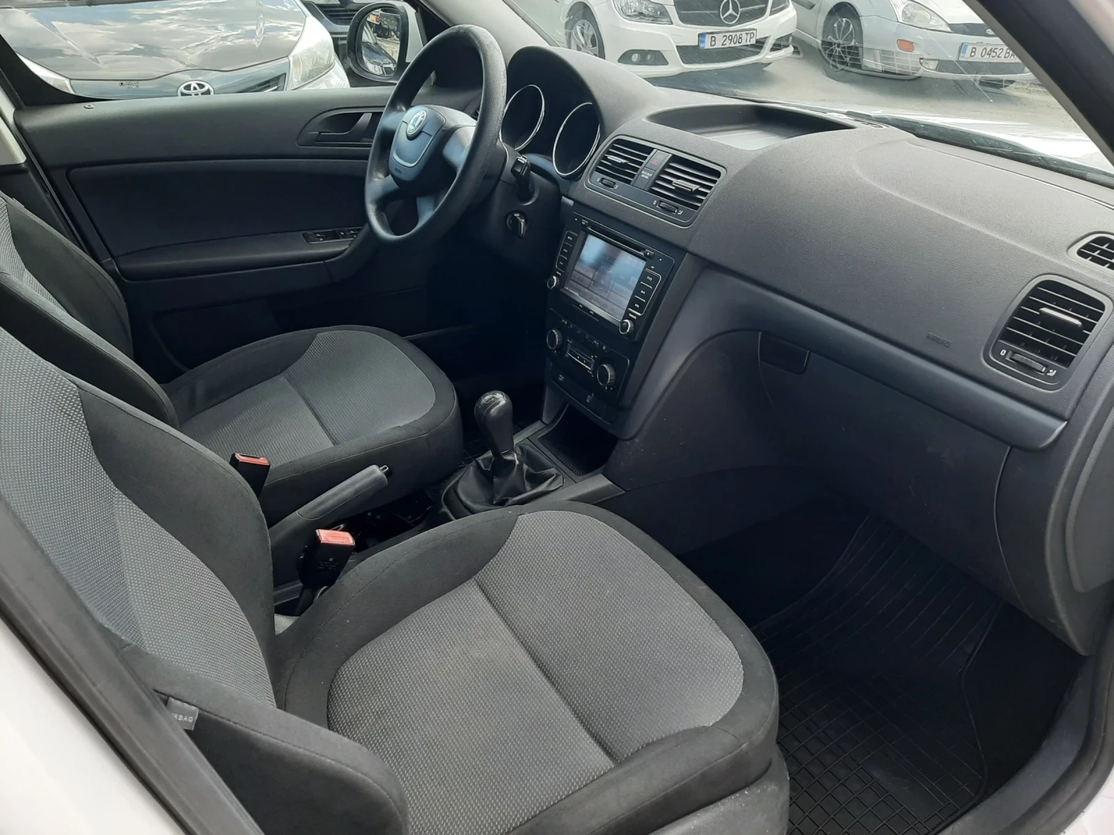 Skoda Yeti 2.0TDI NAVI, снимка 12 - Автомобили и джипове - 55038790