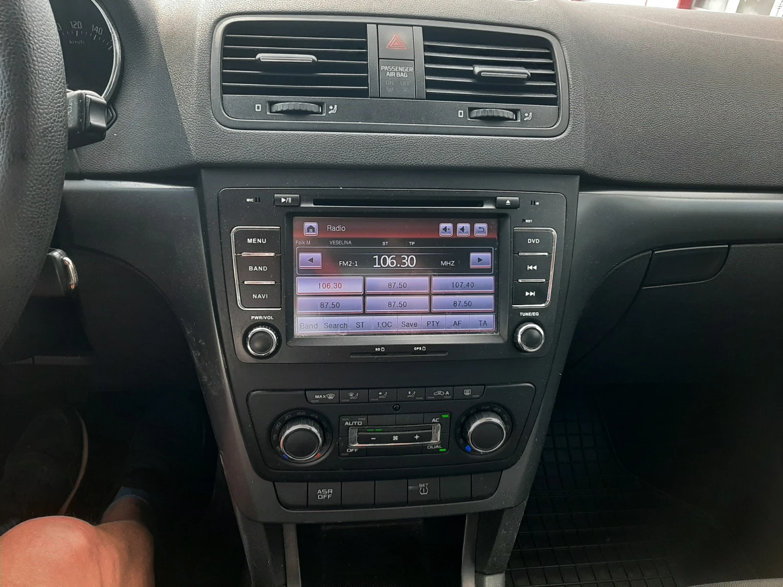 Skoda Yeti 2.0TDI NAVI, снимка 15 - Автомобили и джипове - 55038790