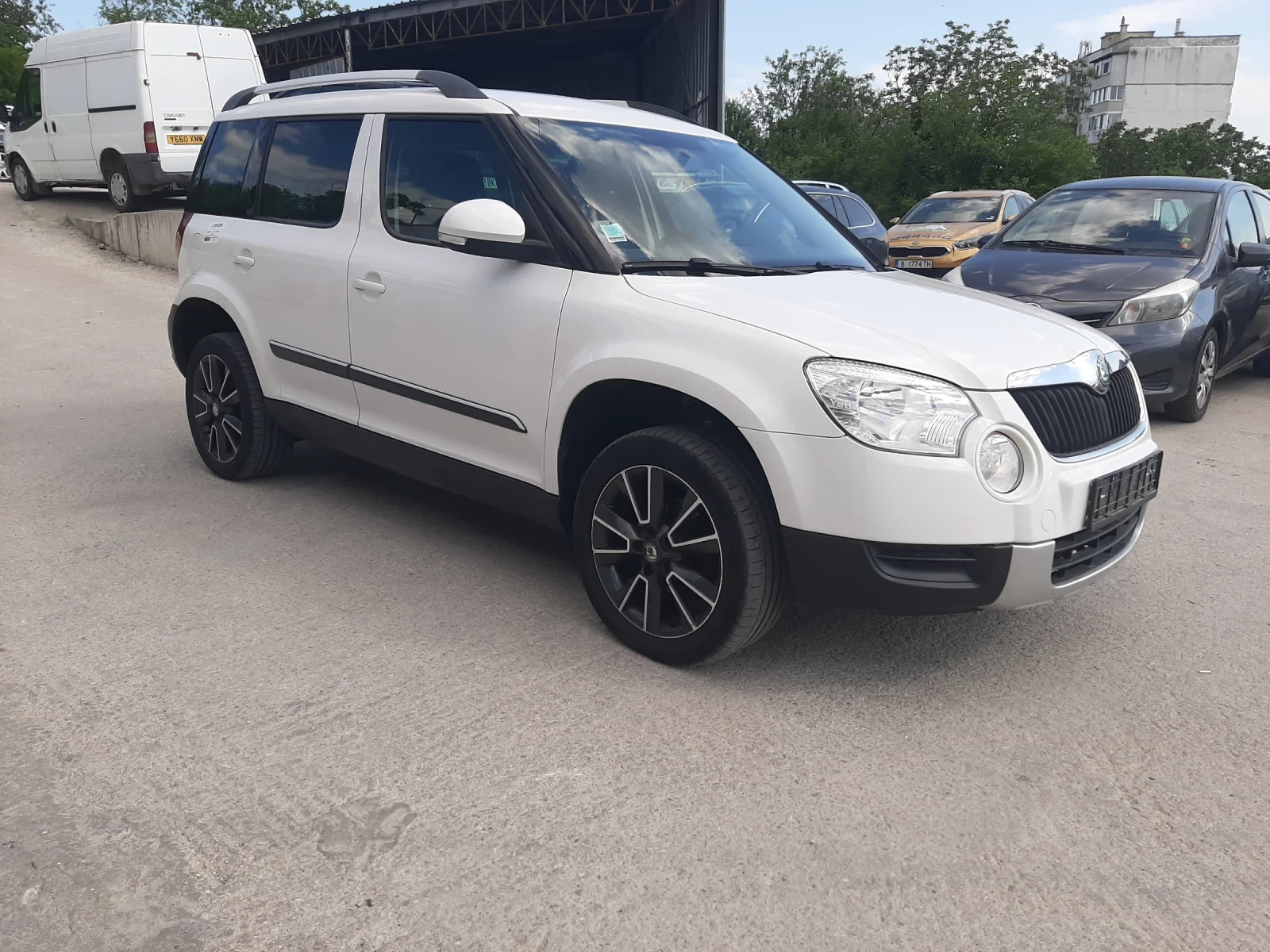 Skoda Yeti 2.0TDI NAVI, снимка 4 - Автомобили и джипове - 55038790