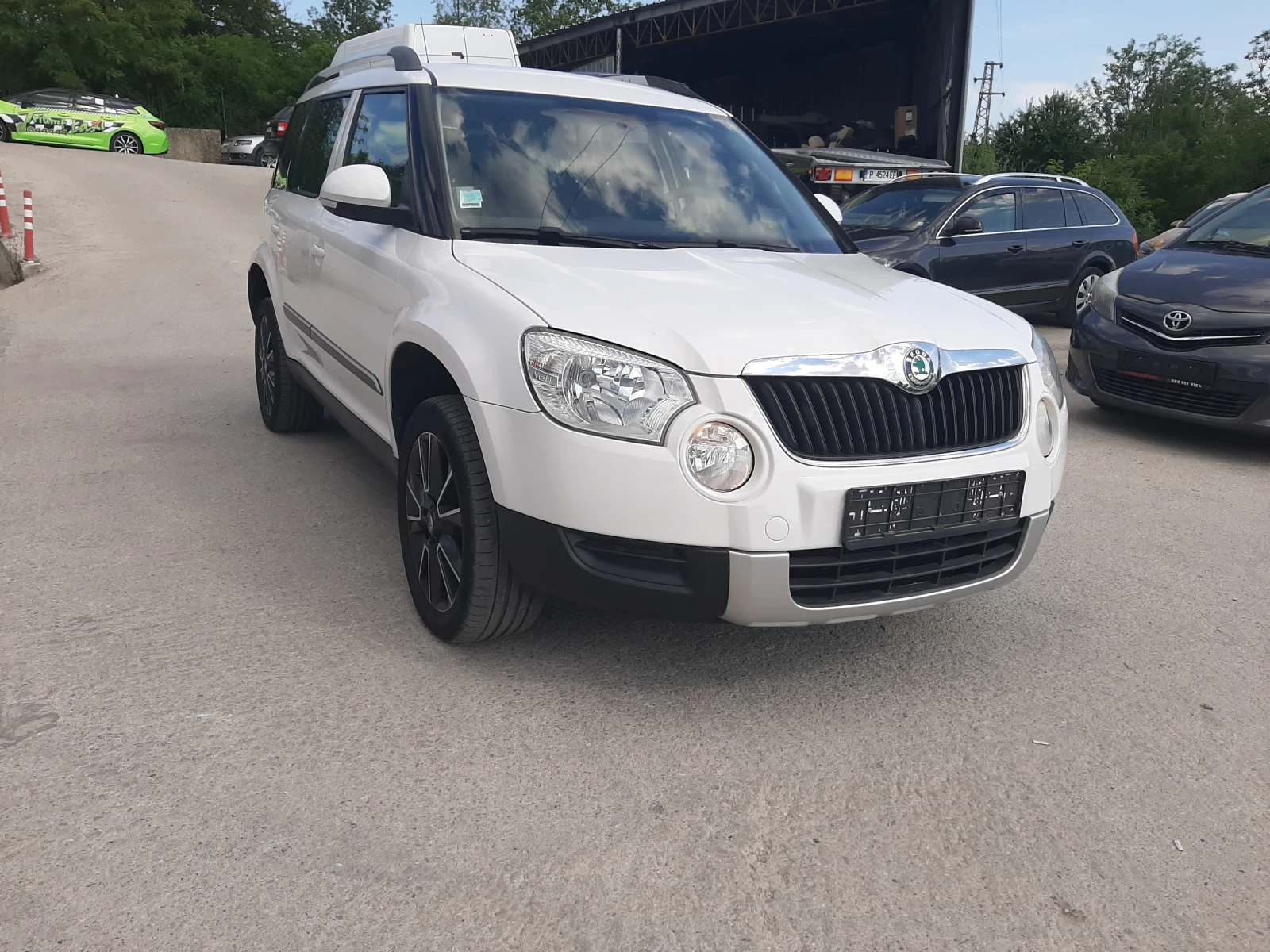 Skoda Yeti 2.0TDI NAVI, снимка 3 - Автомобили и джипове - 55038790