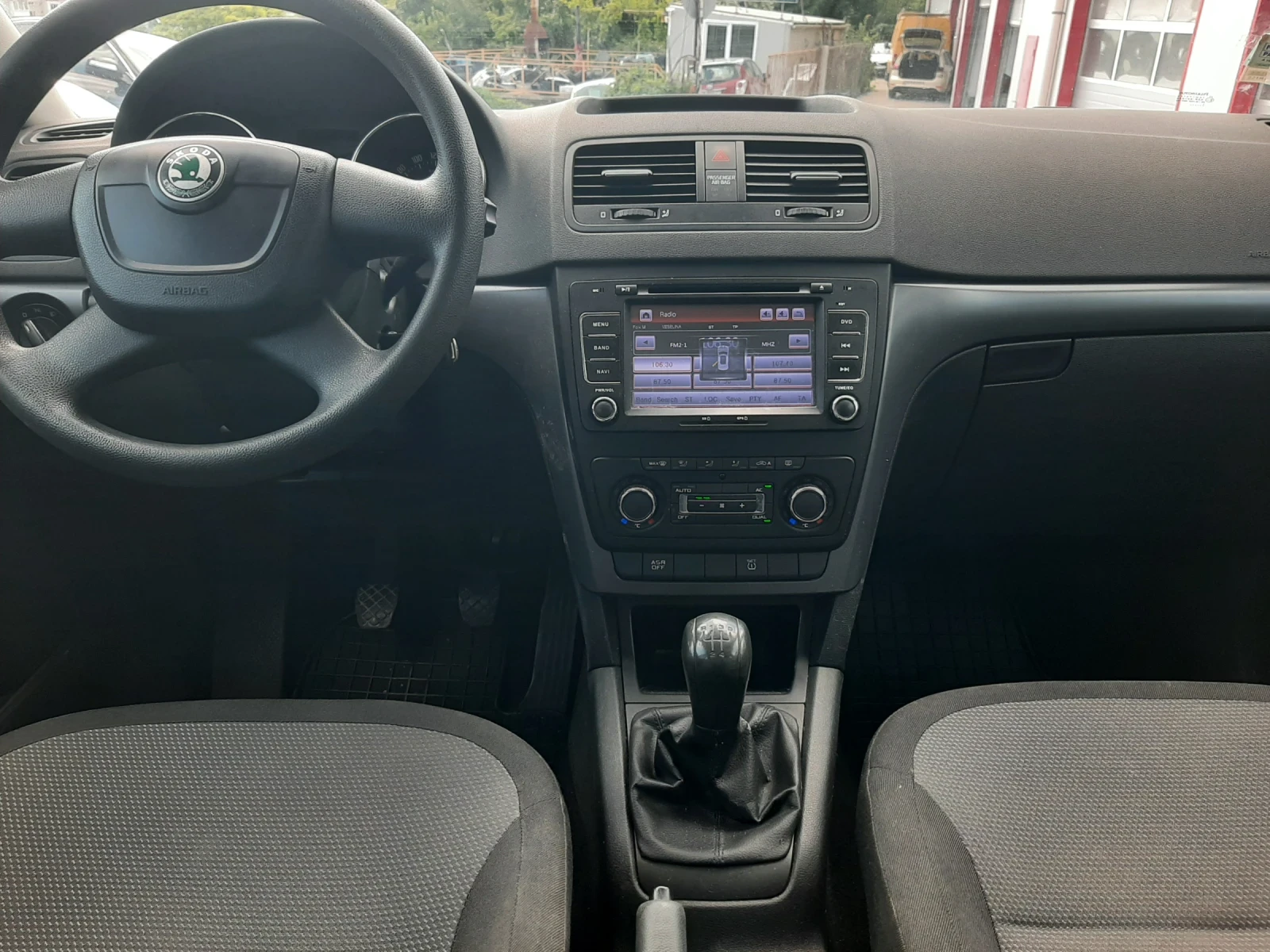 Skoda Yeti 2.0TDI NAVI, снимка 11 - Автомобили и джипове - 55038790