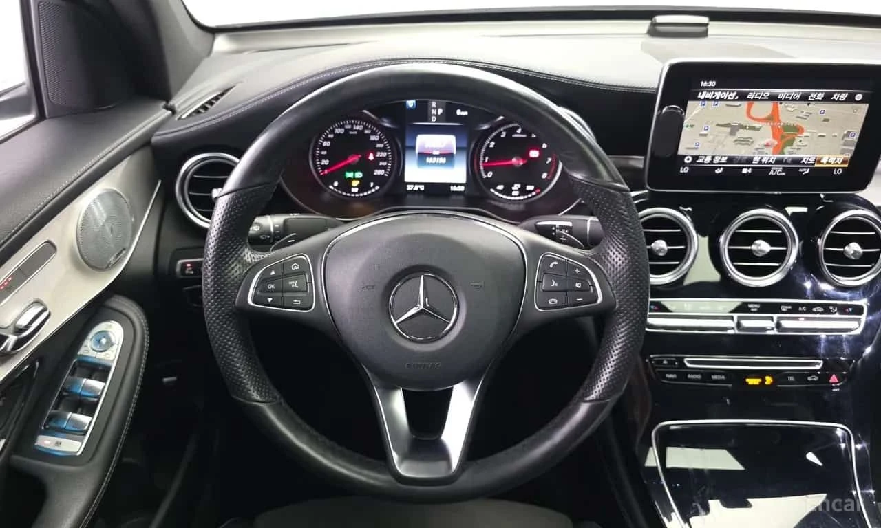 Mercedes-Benz GLC * GLC300 4MATIC AMG Line Coupe * ЦЕНА ДО БГ, снимка 7 - Автомобили и джипове - 55606709