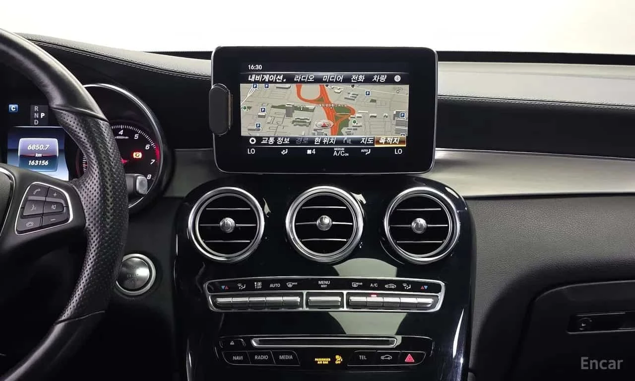 Mercedes-Benz GLC * GLC300 4MATIC AMG Line Coupe * ЦЕНА ДО БГ, снимка 11 - Автомобили и джипове - 55606709