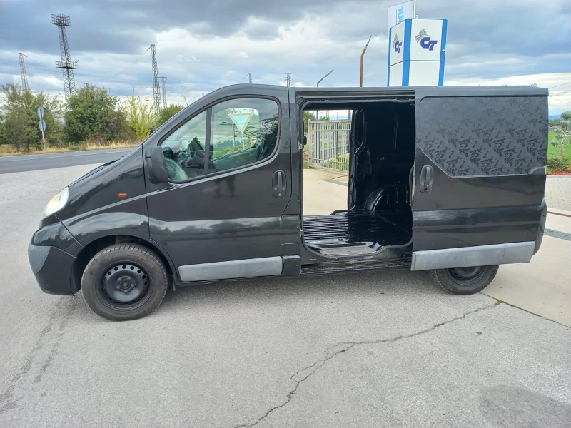 Opel Vivaro 2.0 Клима , с две странични врати, снимка 1 - Бусове и автобуси - 47732091