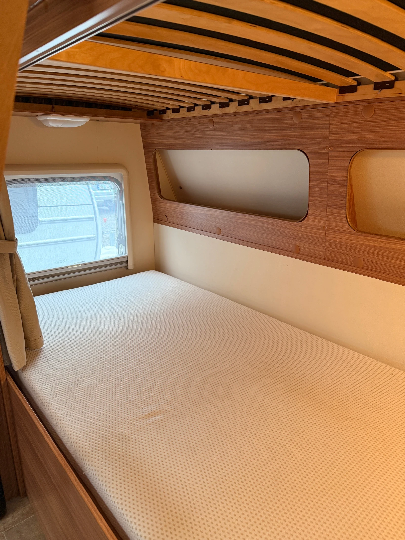 Каравана Burstner Averso 440TK, снимка 8 - Каравани и кемпери - 53916656