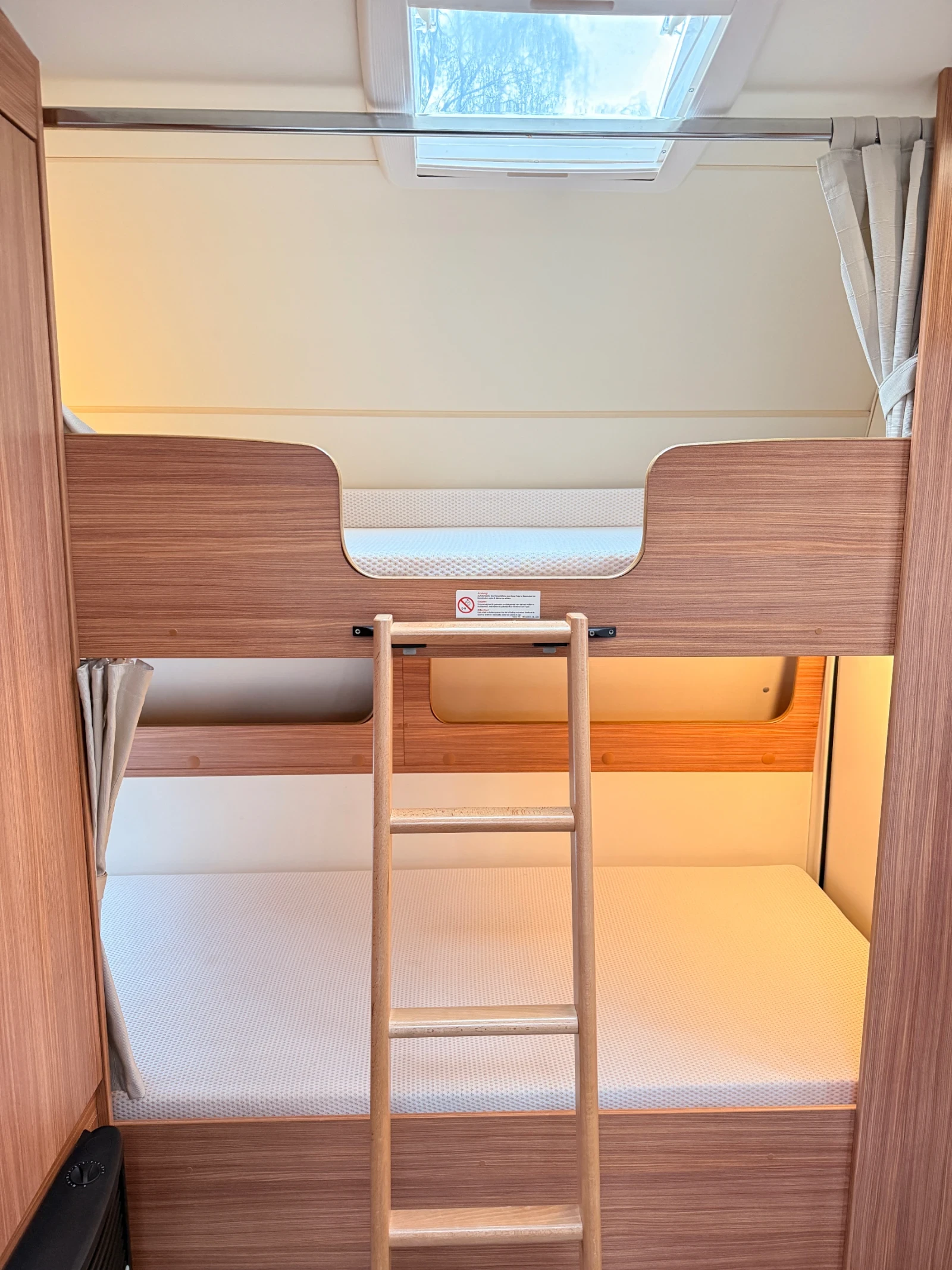 Каравана Burstner Averso 440TK, снимка 6 - Каравани и кемпери - 53916656