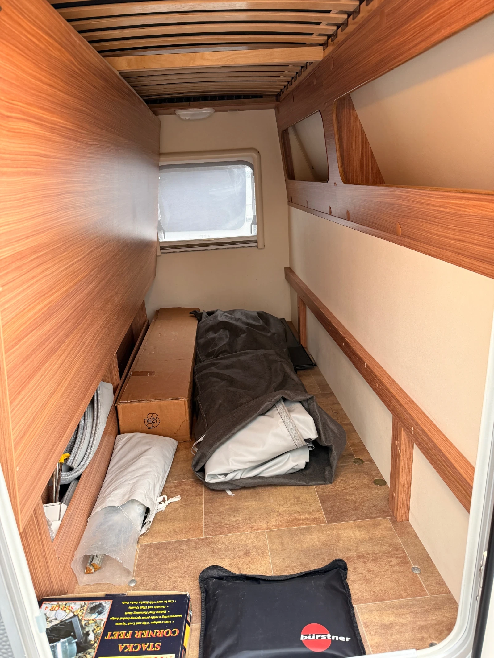 Каравана Burstner Averso 440TK, снимка 5 - Каравани и кемпери - 53916656