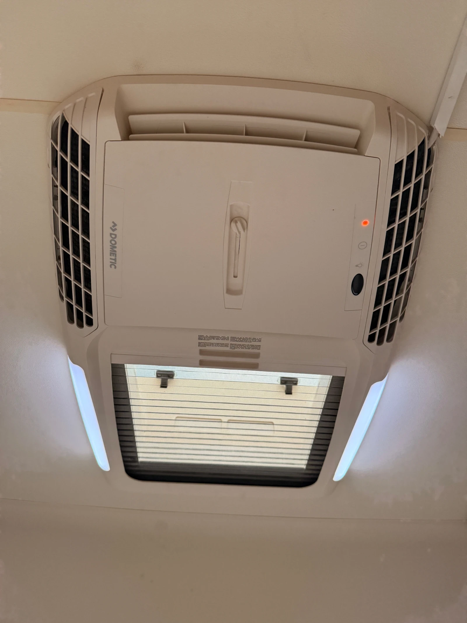 Каравана Burstner Averso 440TK, снимка 15 - Каравани и кемпери - 53916656