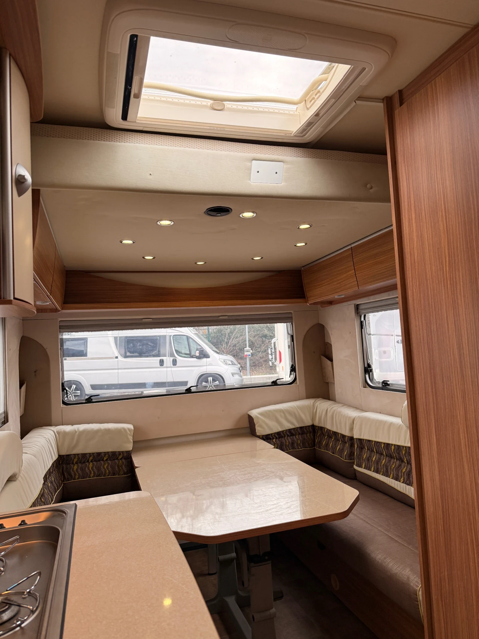 Каравана Burstner Averso 440TK, снимка 10 - Каравани и кемпери - 53916656