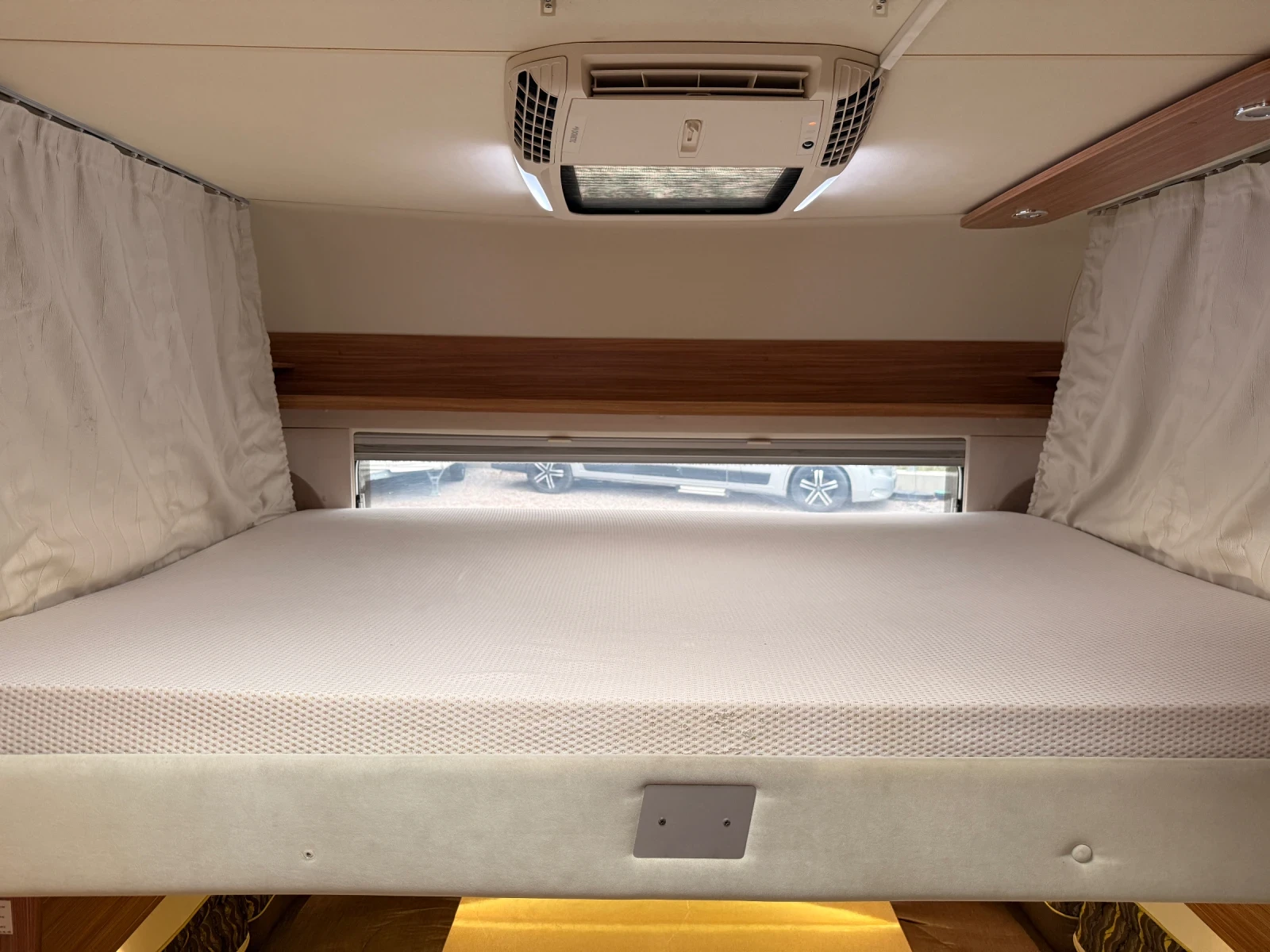 Каравана Burstner Averso 440TK, снимка 13 - Каравани и кемпери - 53916656