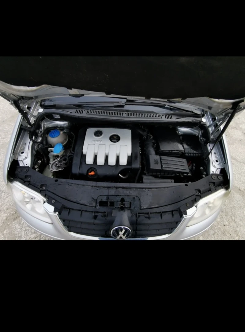 VW Touran 2.0Tdi, снимка 11 - Автомобили и джипове - 52596733