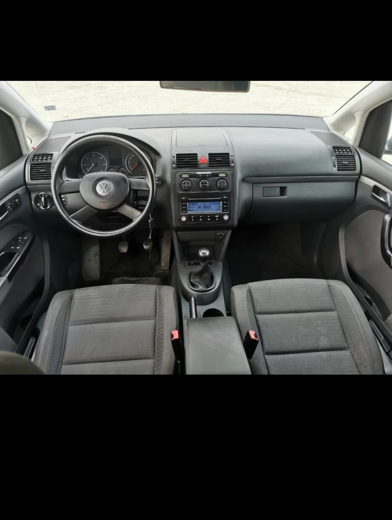 VW Touran 2.0Tdi, снимка 9 - Автомобили и джипове - 52596733