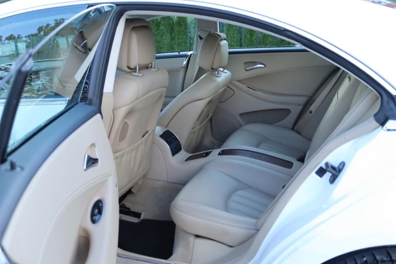 Mercedes-Benz CLS 320 БЯЛА ПЕРЛА* Подгрев/Обдухване* NAVI* , снимка 13 - Автомобили и джипове - 52003810