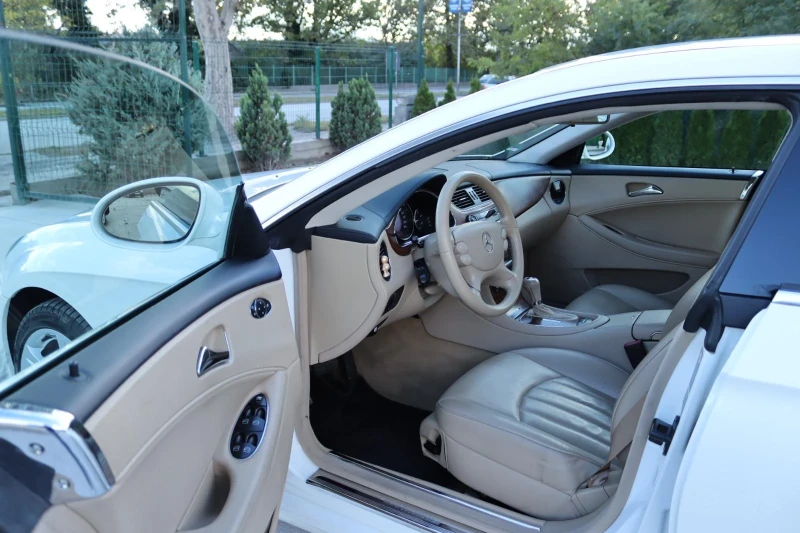 Mercedes-Benz CLS 320 БЯЛА ПЕРЛА* Подгрев/Обдухване* NAVI* , снимка 10 - Автомобили и джипове - 52003810