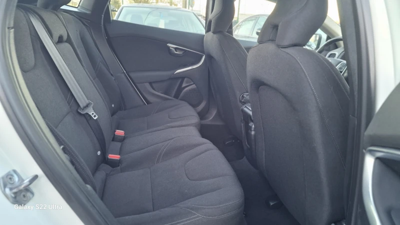 Volvo V40 2.0 i kinetic Навигация Камера, снимка 13 - Автомобили и джипове - 52419702