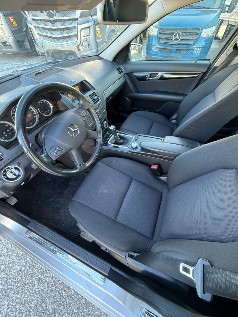 Mercedes-Benz C 180, снимка 2 - Автомобили и джипове - 52944715