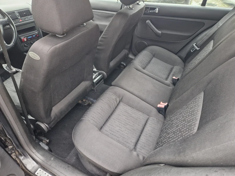 VW Golf 1.9TDI, 100кс, 02г, 5вр.Италия-БЕЗ РЪЖДИ , снимка 11 - Автомобили и джипове - 53562180