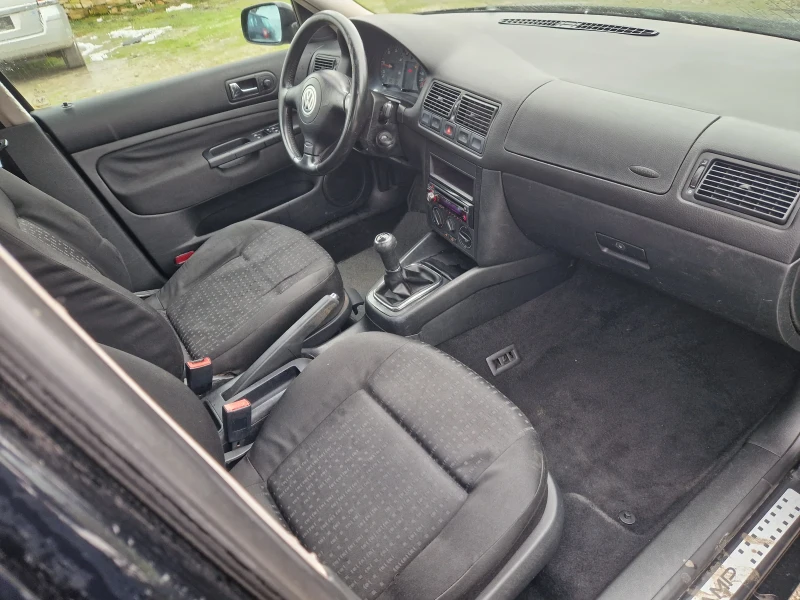 VW Golf 1.9TDI, 100кс, 02г, 5вр.Италия-БЕЗ РЪЖДИ , снимка 10 - Автомобили и джипове - 53562180