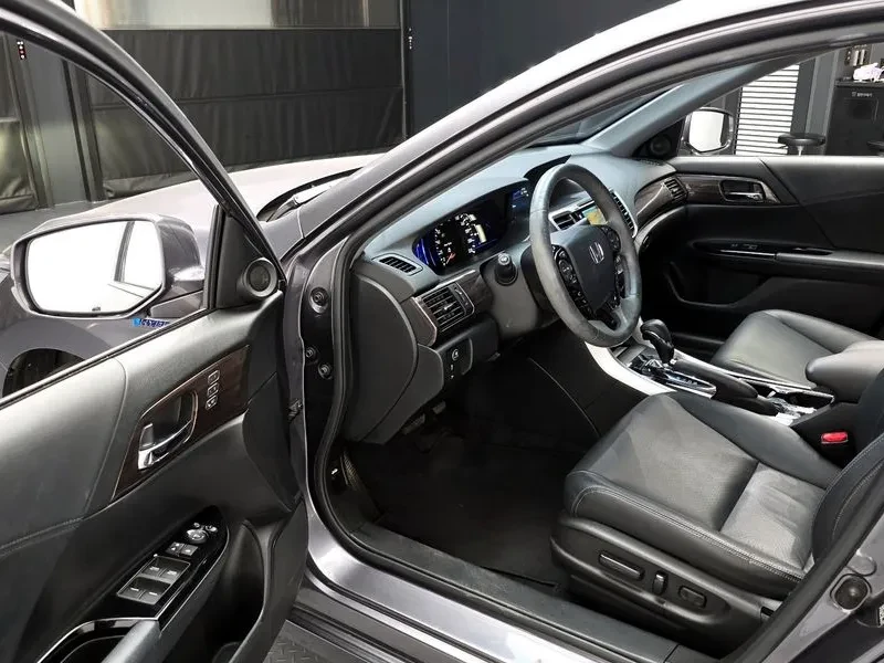 Honda Accord 2.0 Hybrid - САМО 30% АВАНС!, снимка 11 - Автомобили и джипове - 55440342