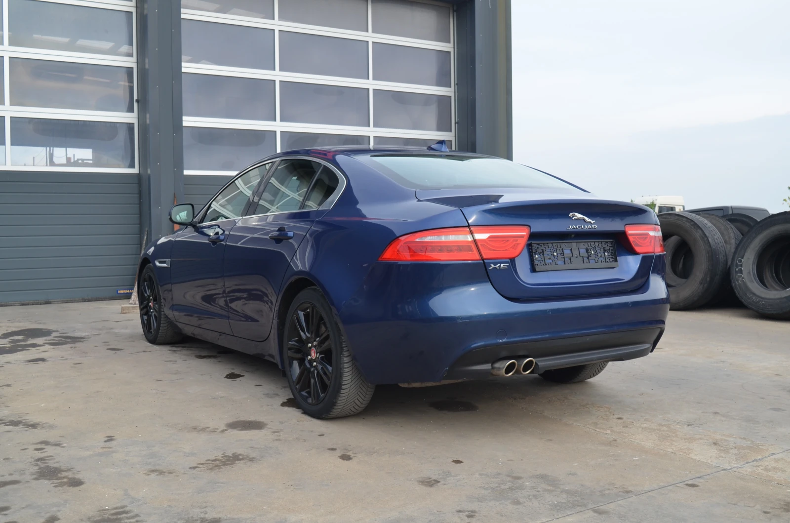 Jaguar XE 2.0D - изображение 10