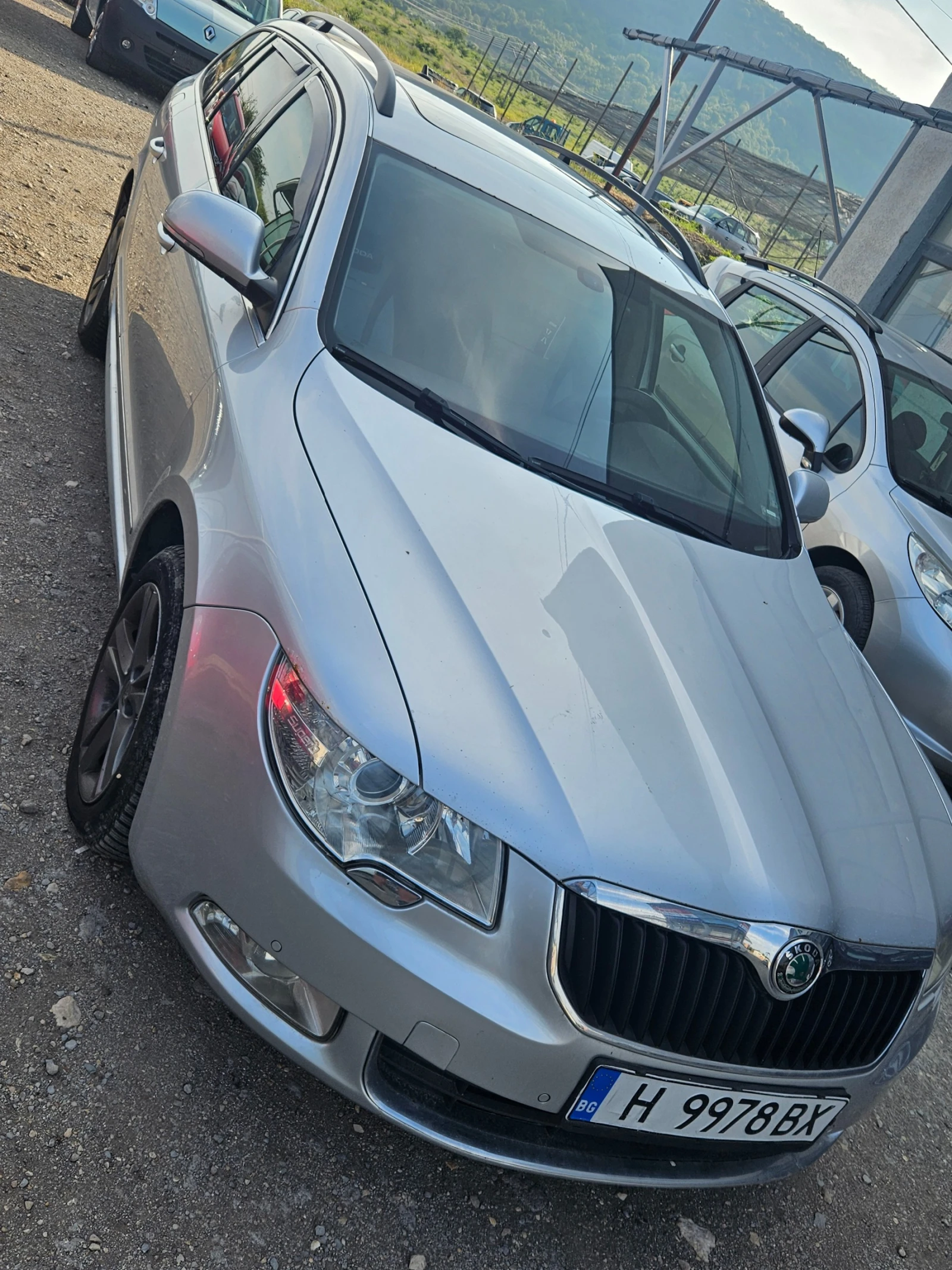 Skoda Superb 2.0 TDI 140к.с DSG - изображение 2