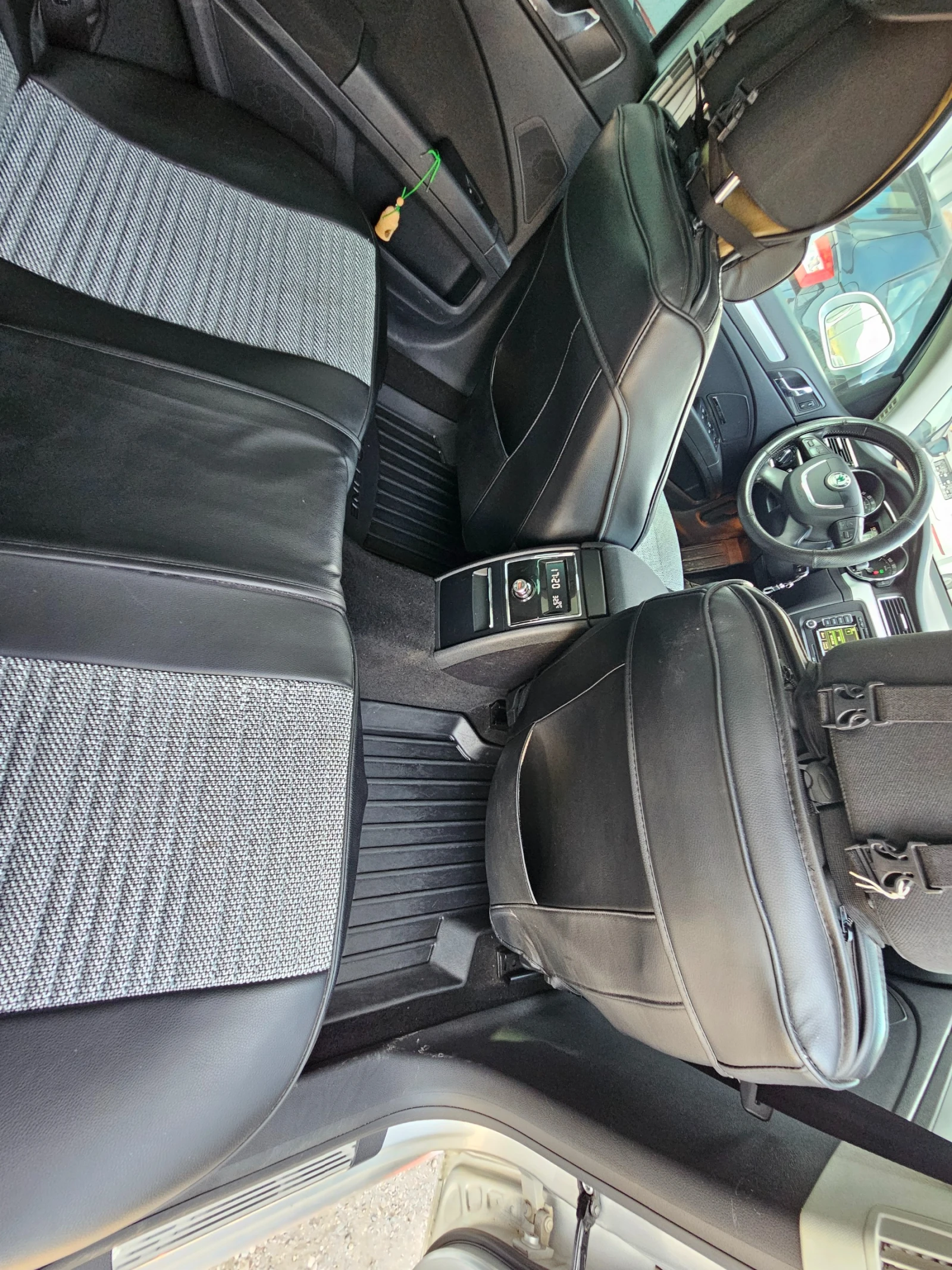 Skoda Superb 2.0 TDI 140к.с DSG - изображение 10