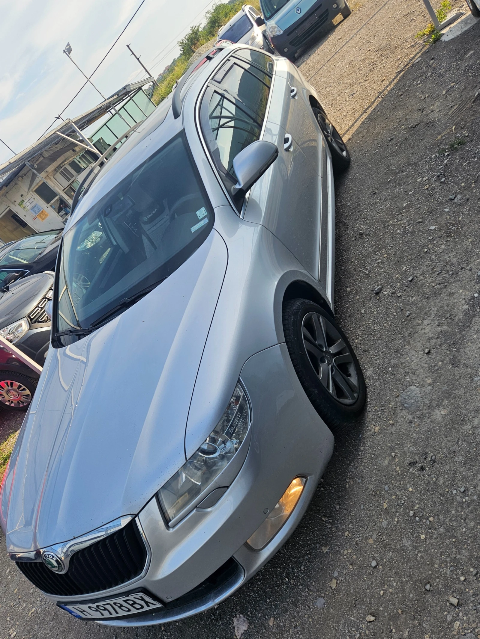 Skoda Superb 2.0 TDI 140к.с DSG - изображение 3