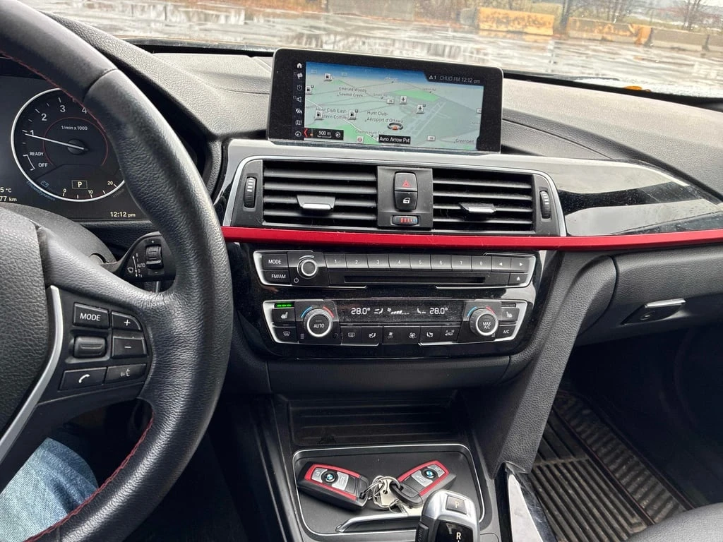 BMW 330 * 330i xDrive * CARFAX * БЕЗ ПЪРВОНАЧАЛНА ВНОСКА - изображение 9