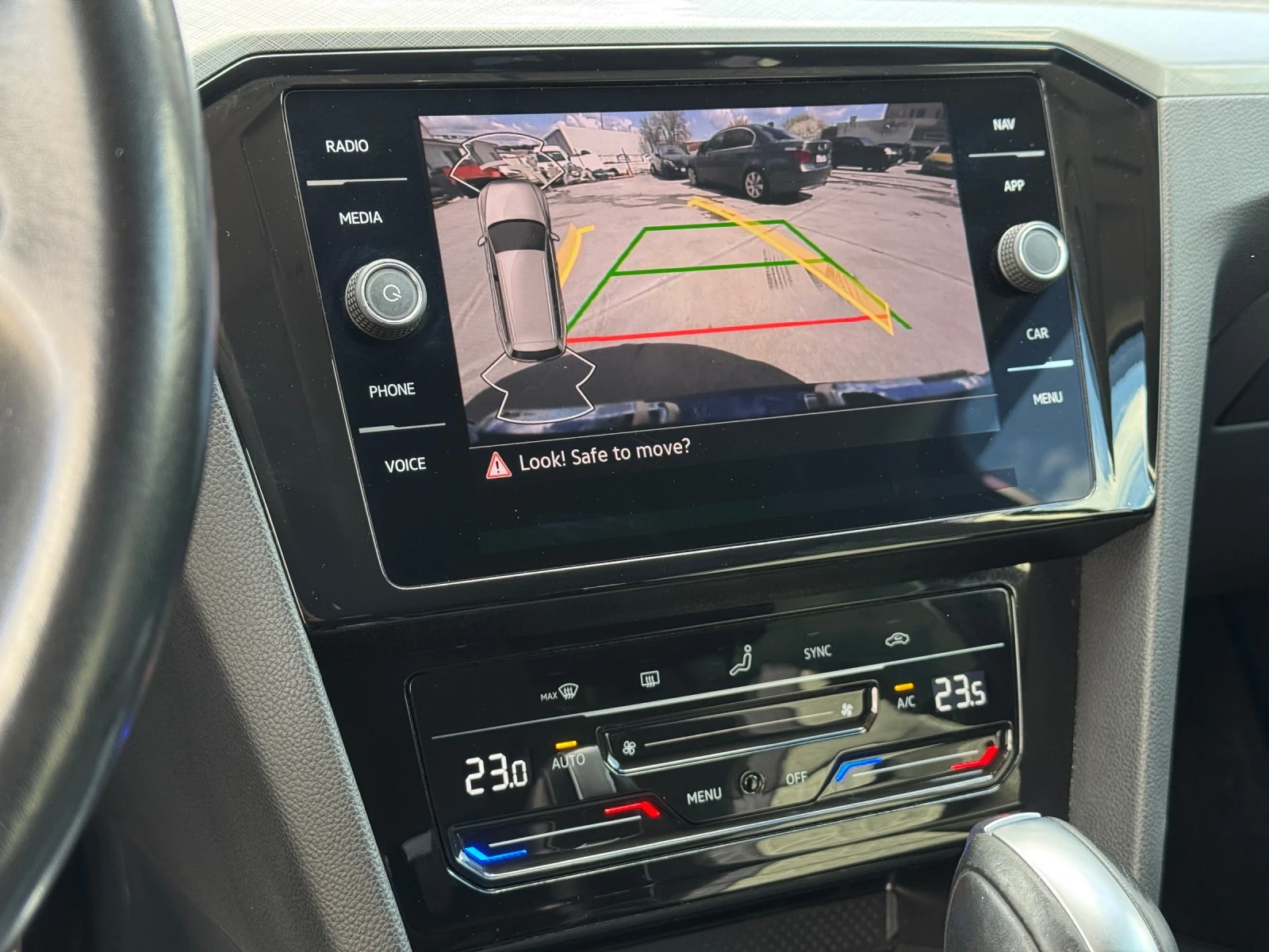 VW Passat 2.0TDi R-Line, снимка 14 - Автомобили и джипове - 54170351