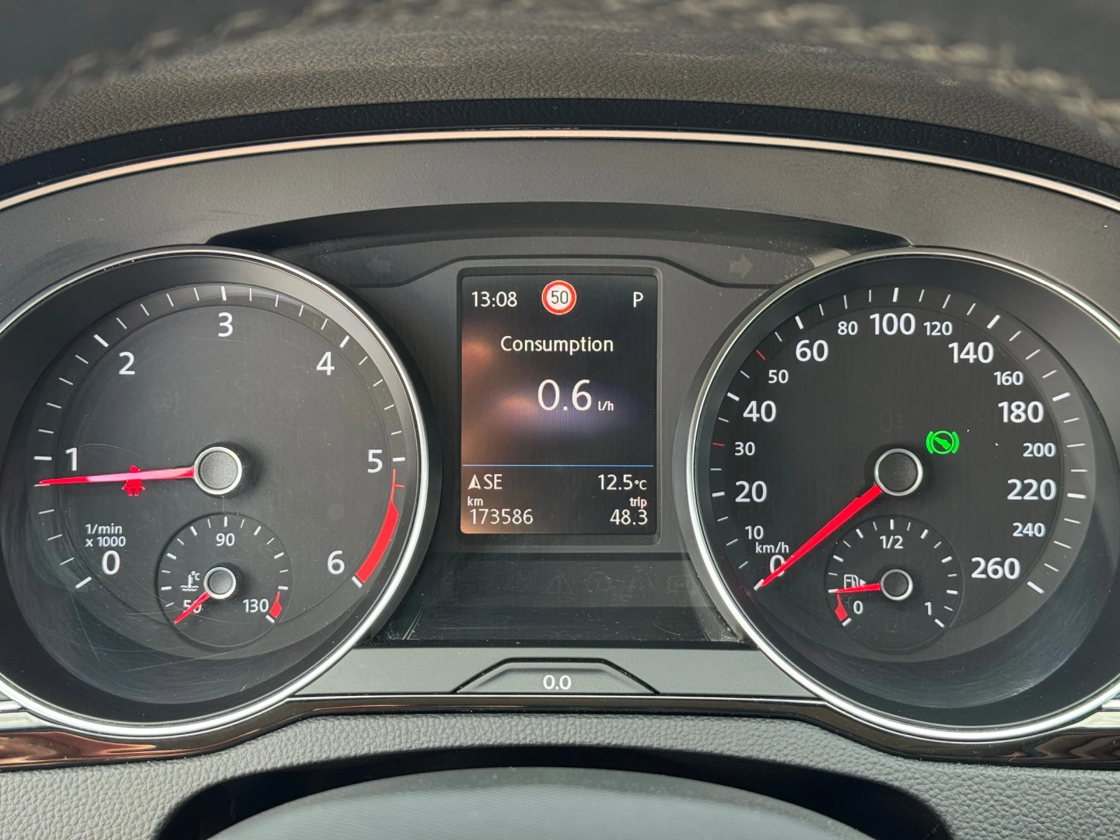 VW Passat 2.0TDi R-Line, снимка 13 - Автомобили и джипове - 54170351