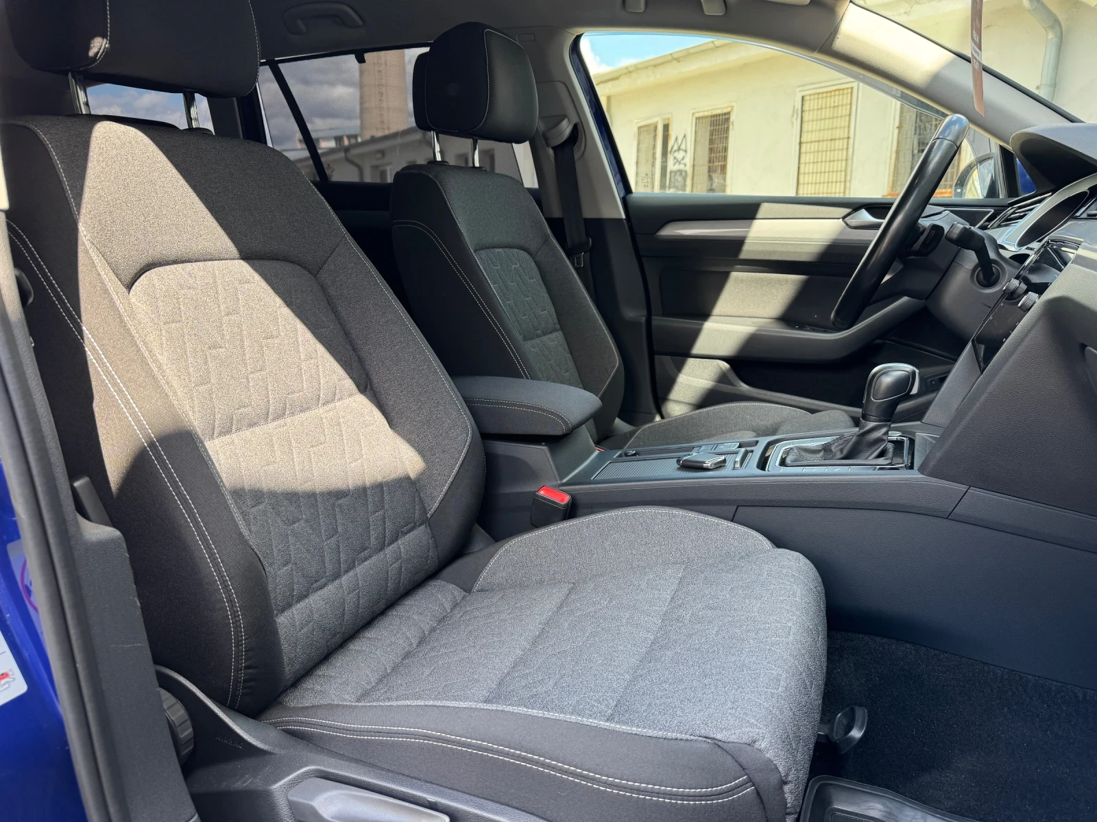 VW Passat 2.0TDi R-Line, снимка 6 - Автомобили и джипове - 54170351