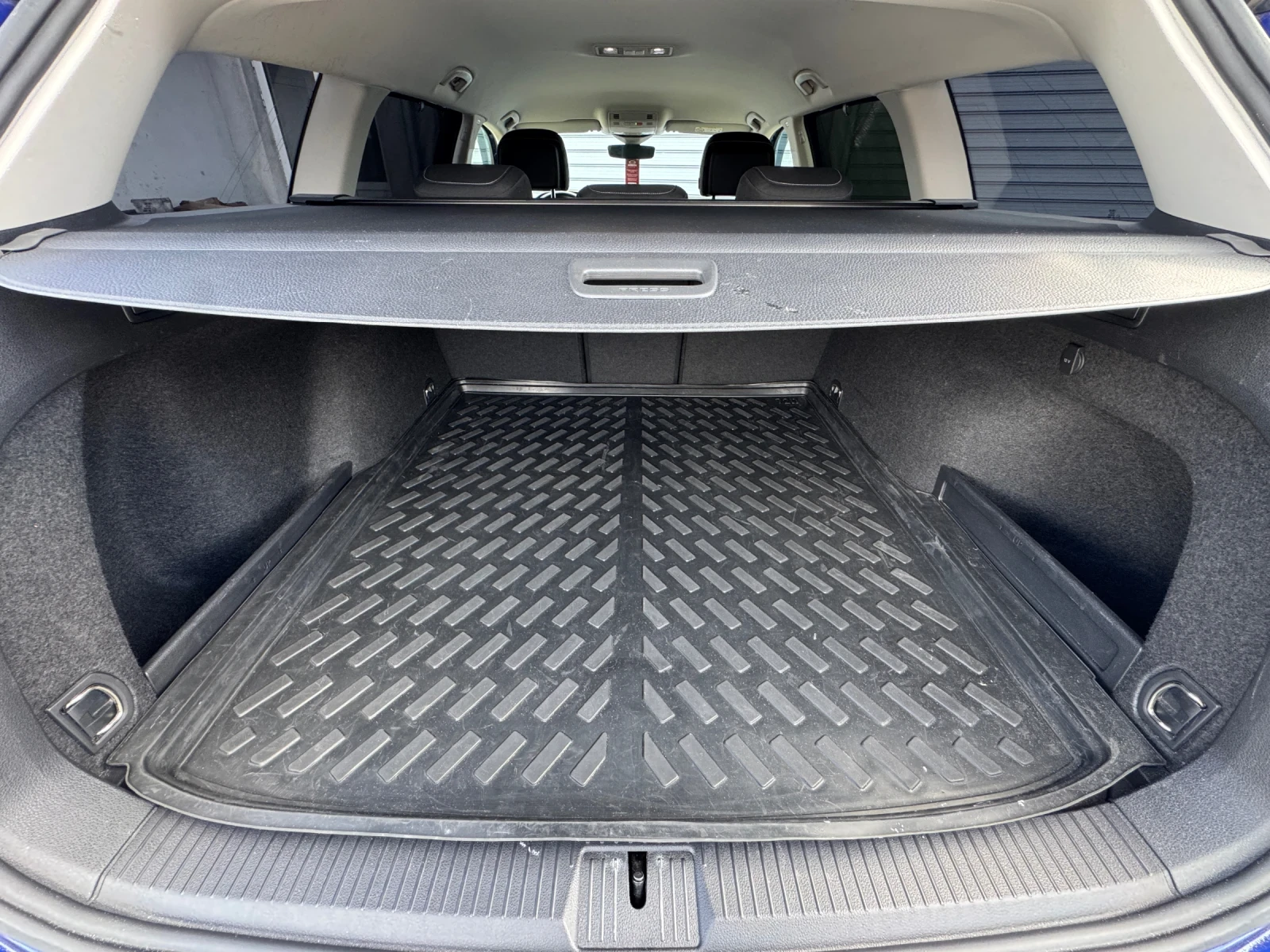 VW Passat 2.0TDi R-Line, снимка 16 - Автомобили и джипове - 54170351