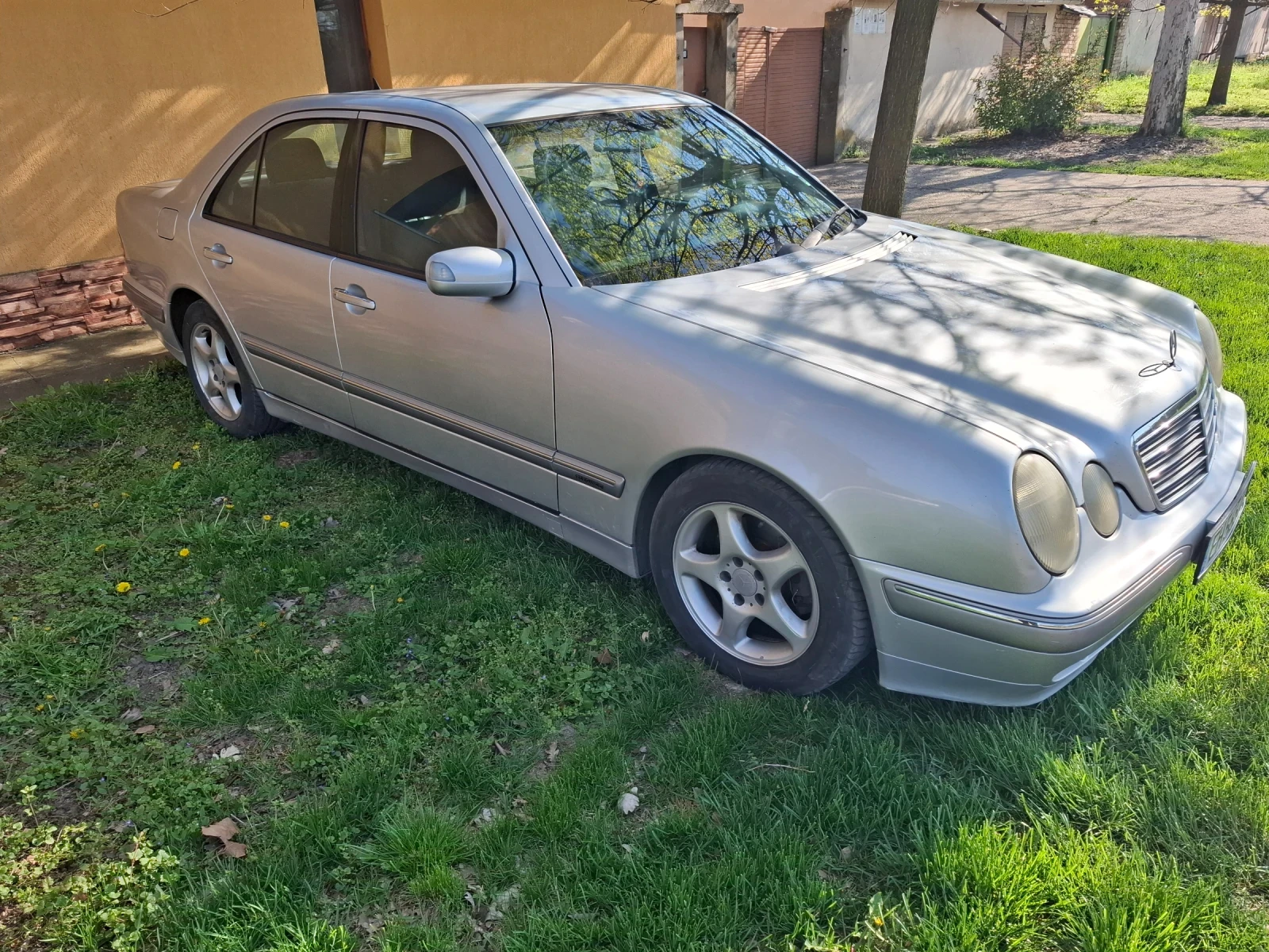 Mercedes-Benz E 270, снимка 3 - Автомобили и джипове - 54259406