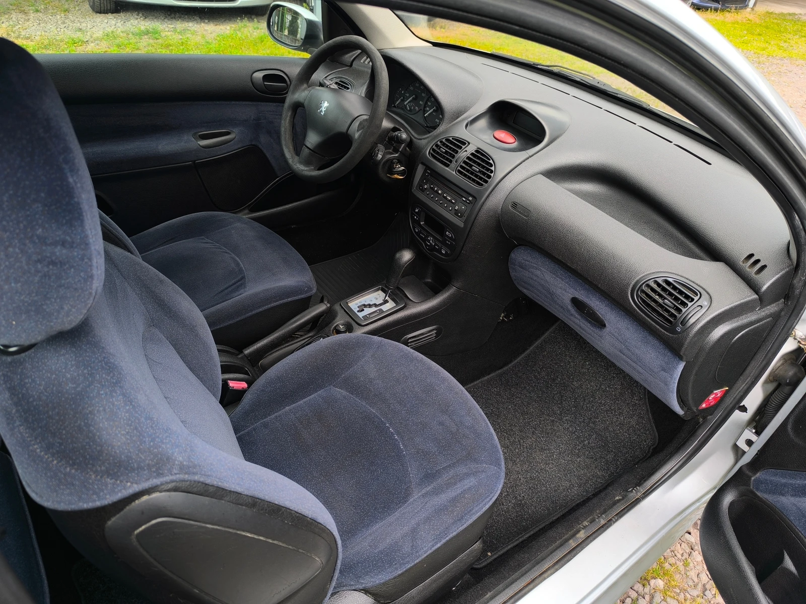 Peugeot 206 -1.6i-109кс-АВТОМАТИК-КЛИМАТРОНИК-, снимка 12 - Автомобили и джипове - 54573412