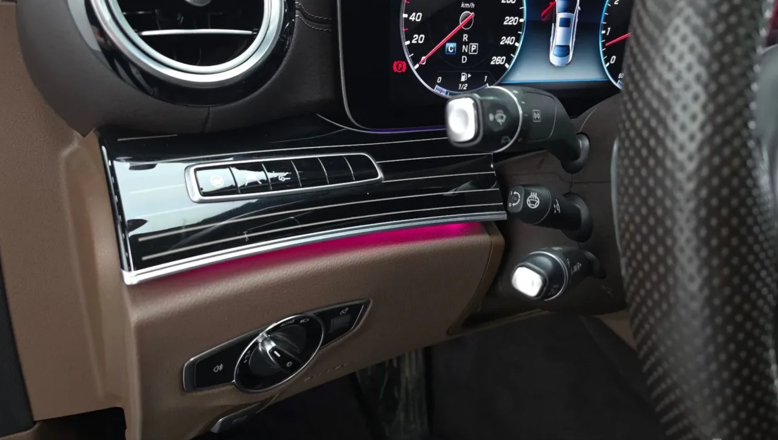 Mercedes-Benz E 400 Burmester* Ambient* Pano* HUD* Обдух* Крайна цена*, снимка 11 - Автомобили и джипове - 54753290