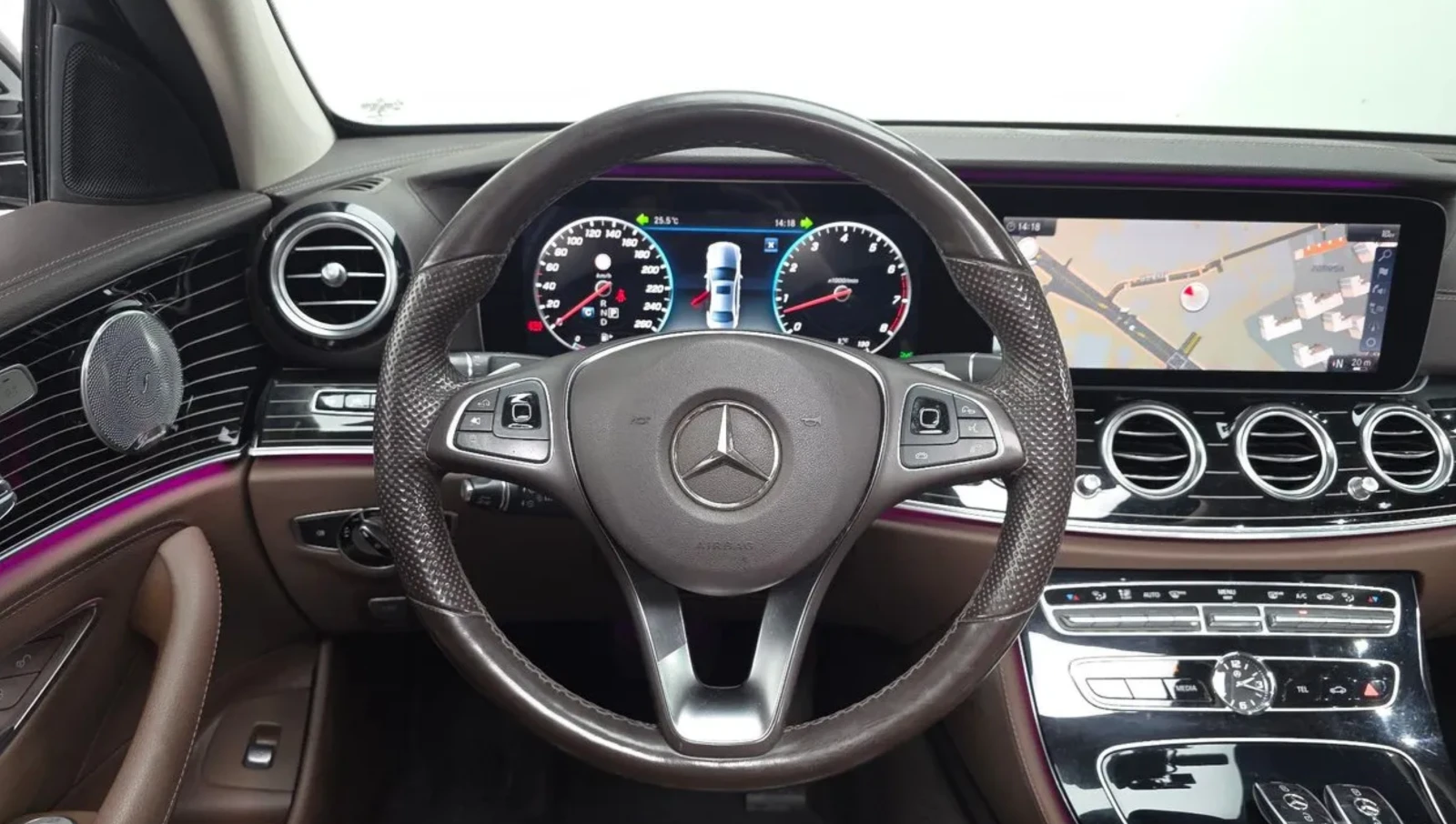 Mercedes-Benz E 400 Burmester* Ambient* Pano* HUD* Обдух* Крайна цена*, снимка 12 - Автомобили и джипове - 54753290