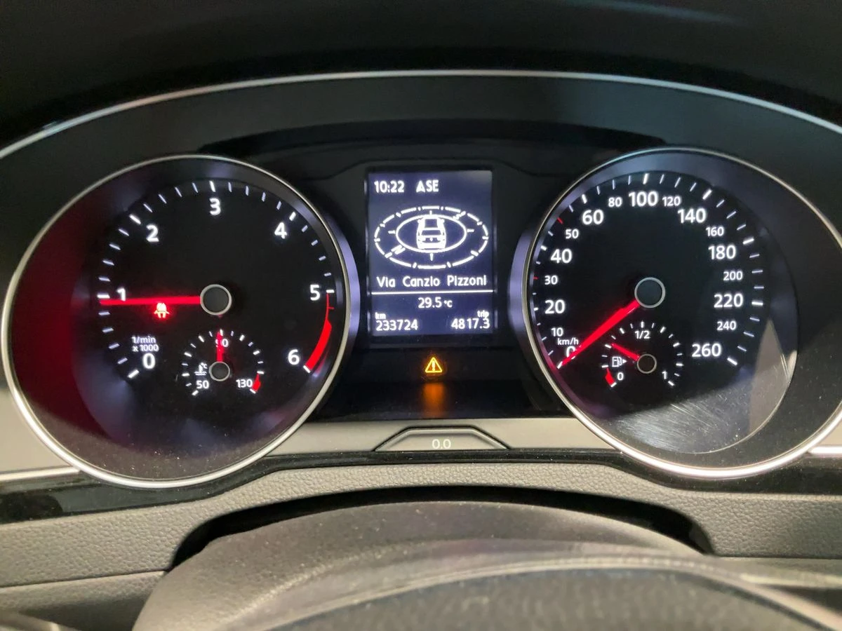 VW Passat 2.0TDI EURO6 ОЧАКВАН ВНОС, снимка 4 - Автомобили и джипове - 55088044
